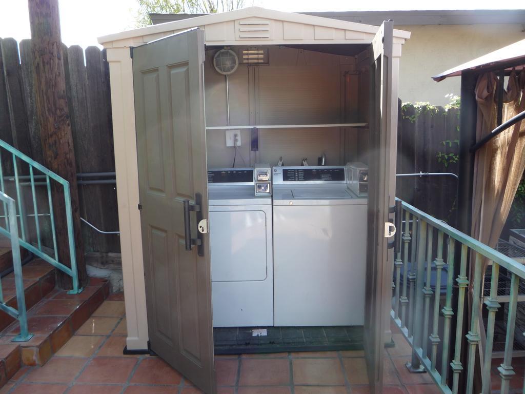 Woodland Hills Calabasas Guesthouses Pensión 3*